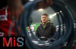 31.01.2026, Fussball 1. Bundesliga 2025/2026, 20.Spieltag, FC Augsburg - FC St. Pauli, in der WWK-Arena Augsburg.  Trainer Alexander Blessin (FC St. Pauli) hat vor dem Spiel den Durchblick beim Interview.