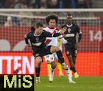 31.01.2026, Fussball 1. Bundesliga 2025/2026, 20.Spieltag, FC Augsburg - FC St. Pauli, in der WWK-Arena Augsburg. v.li: Mathias Rasmussen (FC St. Pauli) gegen Han-Noah Massengo (FC Augsburg) 