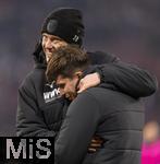 31.01.2026, Fussball 1. Bundesliga 2025/2026, 20.Spieltag, FC Augsburg - FC St. Pauli, in der WWK-Arena Augsburg. v.li: Michael Gregoritsch (Augsburg) nach dem Spiel mit Elvis Rexhbecaj (FC Augsburg) 