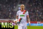31.01.2026, Fussball 1. Bundesliga 2025/2026, 20.Spieltag, FC Augsburg - FC St. Pauli, in der WWK-Arena Augsburg. Marius Wolf (FC Augsburg) mit dem Ball in der Hand 