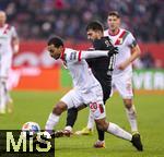 31.01.2026, Fussball 1. Bundesliga 2025/2026, 20.Spieltag, FC Augsburg - FC St. Pauli, in der WWK-Arena Augsburg. Alexis Julian Claude-Maurice (FC Augsburg) gegen Danel Sinani (FC St. Pauli) 