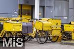 04.02.2026, München, Deutsche Post Brief Niederlassung München Arnulfstrasse. Fahrräder der Briefzusteller stehen am Vorplatz bereit. 