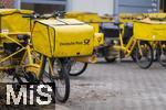 04.02.2026, München, Deutsche Post Brief Niederlassung München Arnulfstrasse. Fahrräder der Briefzusteller stehen am Vorplatz bereit. 