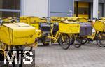 04.02.2026, München, Deutsche Post Brief Niederlassung München Arnulfstrasse. Fahrräder der Briefzusteller stehen am Vorplatz bereit. 