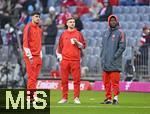 08.02.2026, Fussball Bundesliga 2025/2026, 21.Spieltag, FC Bayern München - TSG 1899 Hoffenheim, in der Allianz-Arena München,   v.l. Aleksandar Pavlovic (Bayern München) , Joshua Kimmich (FC Bayern München) und Alphonso Davies (FC Bayern München) 


