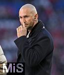 08.02.2026, Fussball Bundesliga 2025/2026, 21.Spieltag, FC Bayern München - TSG 1899 Hoffenheim, in der Allianz-Arena München,   Trainer Christian Ilzer (Hoffenheim) nachdenklich.


