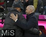 08.02.2026, Fussball Bundesliga 2025/2026, 21.Spieltag, FC Bayern München - TSG 1899 Hoffenheim, in der Allianz-Arena München,   v.l. Trainer Vincent Kompany (FC Bayern München) und Trainer Christian Ilzer (Hoffenheim) umarmen sich.


