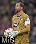 08.02.2026, Fussball Bundesliga 2025/2026, 21.Spieltag, FC Bayern München - TSG 1899 Hoffenheim, in der Allianz-Arena München,   Torwart Oliver Baumann (TSG 1899 Hoffenheim) mit Ball.


