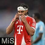 08.02.2026, Fussball Bundesliga 2025/2026, 21.Spieltag, FC Bayern München - TSG 1899 Hoffenheim, in der Allianz-Arena München,   Serge Gnabry (FC Bayern München) nachdenklich.


