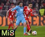 08.02.2026, Fussball Bundesliga 2025/2026, 21.Spieltag, FC Bayern München - TSG 1899 Hoffenheim, in der Allianz-Arena München,   v.l. Leon Avdullahu (Hoffenheim) gegen Jamal Musiala (Bayern München) 


