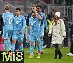 08.02.2026, Fussball Bundesliga 2025/2026, 21.Spieltag, FC Bayern München - TSG 1899 Hoffenheim, in der Allianz-Arena München,   v.l. Max Moerstedt (TSG 1899 Hoffenheim), Valentin Gendrey (TSG 1899 Hoffenheim) und Vladimir Coufal (Hoffenheim) und Kelven Frees (TSG 1899 Hoffenheim) sind nach dem Spiel enttäuscht.


