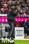 08.02.2026, Fussball Bundesliga 2025/2026, 21.Spieltag, FC Bayern München - TSG 1899 Hoffenheim, in der Allianz-Arena München, Trainer Vincent Kompany (FC Bayern München) gibt Anweisungen.