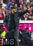 08.02.2026, Fussball Bundesliga 2025/2026, 21.Spieltag, FC Bayern München - TSG 1899 Hoffenheim, in der Allianz-Arena München, Trainer Vincent Kompany (FC Bayern München) gibt Anweisungen.