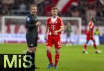 08.02.2026, Fussball Bundesliga 2025/2026, 21.Spieltag, FC Bayern München - TSG 1899 Hoffenheim, in der Allianz-Arena München, Schiedsrichter Tobias Stieler und Joshua Kimmich (FC Bayern München) 