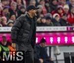 08.02.2026, Fussball Bundesliga 2025/2026, 21.Spieltag, FC Bayern München - TSG 1899 Hoffenheim, in der Allianz-Arena München, Trainer Vincent Kompany (FC Bayern München) gibt Anweisungen.