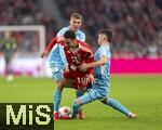 08.02.2026, Fussball Bundesliga 2025/2026, 21.Spieltag, FC Bayern München - TSG 1899 Hoffenheim, in der Allianz-Arena München, Jamal Musiala (Bayern München) wird in die Zange genommen von Albian Hajdari (re, TSG 1899 Hoffenheim) und Grischa Prömel (li, TSG 1899 Hoffenheim) 