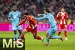 08.02.2026, Fussball Bundesliga 2025/2026, 21.Spieltag, FC Bayern München - TSG 1899 Hoffenheim, in der Allianz-Arena München, Jamal Musiala (Bayern München) gegen Leon Avdullahu (Hoffenheim) 