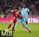 08.02.2026, Fussball Bundesliga 2025/2026, 21.Spieltag, FC Bayern München - TSG 1899 Hoffenheim, in der Allianz-Arena München, Jamal Musiala (Bayern München) gegen Leon Avdullahu (Hoffenheim) 