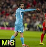 08.02.2026, Fussball Bundesliga 2025/2026, 21.Spieltag, FC Bayern München - TSG 1899 Hoffenheim, in der Allianz-Arena München,  Leon Avdullahu (Hoffenheim) gibt Anweisungen.