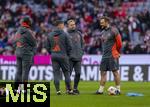 08.02.2026, Fussball Bundesliga 2025/2026, 21.Spieltag, FC Bayern München - TSG 1899 Hoffenheim, in der Allianz-Arena München,  FCB-Staff auf dem Platz vor dem Spiel, 