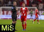 08.02.2026, Fussball Bundesliga 2025/2026, 21.Spieltag, FC Bayern München - TSG 1899 Hoffenheim, in der Allianz-Arena München,  v.li: Schiedsrichter Tobias Stieler im Disput mit Joshua Kimmich (FC Bayern München) 