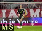 08.02.2026, Fussball Bundesliga 2025/2026, 21.Spieltag, FC Bayern München - TSG 1899 Hoffenheim, in der Allianz-Arena München,  Torwart Manuel Neuer (FC Bayern München) am Ball 
