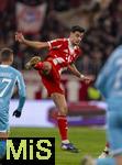 08.02.2026, Fussball Bundesliga 2025/2026, 21.Spieltag, FC Bayern München - TSG 1899 Hoffenheim, in der Allianz-Arena München,  Aleksandar Pavlovic (Bayern München)  in der Luft