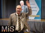 09.02.2026, Bad Wörishofen im Unterallgäu, Parteiveranstaltung zur Kommunalwahl 2026, Freie Wähler laden ein in den Kursaal. Zu Gast ist Hubert Aiwanger (Stellvertretender bayerischer Ministerpräsident, Staatsminister für Wirtschaft, Landesentwicklung und Energie, Bundes- und bayerischer Landesvorsitzender der Freien Wähler) winkt in den Saal.