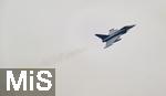 10.02.2026,  Am Himmel über Bad Wörishofen im Unterallgäu. Eurofighter der Luftwaffe vom TakLwG 74 in Neuburg während einer Übung. Die Luftwaffe führt Flugübungen mit dem Eurofighter Jagdflugzeug durch. Der Eurofighter Typhoon ist ein zweistrahliges Mehrzweckkampfflugzeug.  