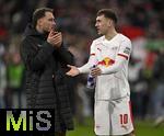 11.02.2026, Fussball DFB-Pokal 2025/2026, Viertelfinale, FC Bayern München - RB Leipzig, in der Allianz-Arena München. v.l. David Raum (RB Leipzig) und Brajan Gruda (RB Leipzig) nachdenklich.



