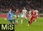 11.02.2026, Fussball DFB-Pokal 2025/2026, Viertelfinale, FC Bayern München - RB Leipzig, in der Allianz-Arena München. Torschuss zum 2:0 von Luis Diaz (re, FC Bayern München) gegen Torwart Maarten Vandevoordt (RB Leipzig) 