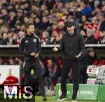 11.02.2026, Fussball DFB-Pokal 2025/2026, Viertelfinale, FC Bayern München - RB Leipzig, in der Allianz-Arena München. re: Trainer Ole Werner (RB Leipzig) beschwert sich bei viertem Offiziellem Daniel Schlager