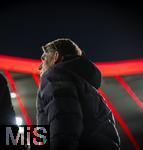 11.02.2026, Fussball DFB-Pokal 2025/2026, Viertelfinale, FC Bayern München - RB Leipzig, in der Allianz-Arena München. Sportdirektor Christoph Freund (Bayern München) nachdenklich 