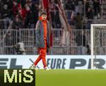 11.02.2026, Fussball DFB-Pokal 2025/2026, Viertelfinale, FC Bayern München - RB Leipzig, in der Allianz-Arena München. Aleksandar Pavlovic (Bayern München)  vor dem Spiel auf dem Platz.
